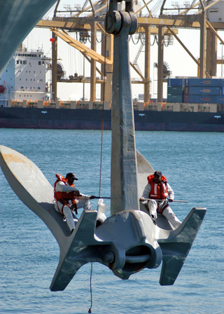 Illustration for article titled Enterprise's Spirit Lives On Via Anchor Donated To The Abraham Lincoln